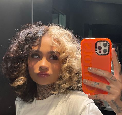 Kehlani on Twitter: "unlocked 🕰⏲⌛️… " Half Black Half Blonde Hair Curly, Half Split Dyed Hair, Cruella Hair Color, Half Blonde Half Black Hair Curly, Bleach Blonde Curly Hair, Blonde Patch Curly Hair, Money Piece Curly Hair, Cruella Hair, Color Blocking Hair