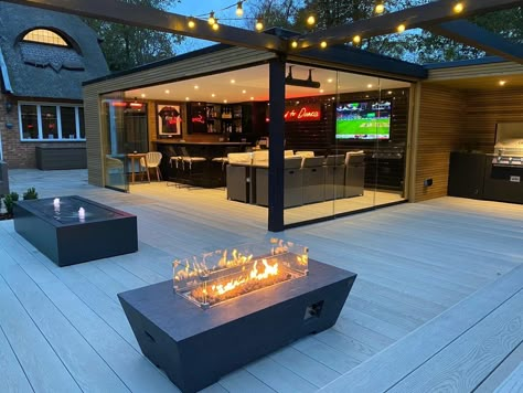 Garden Design Patio, Hot Tub Garden, Rooftop Terrace Design, Pergola Design, Backyard Pavilion, Patio Garden Design, Backyard Remodel, Home Garden Design, Back Porch Ideas