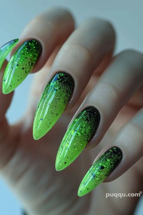 green-nails-46 Bright Green Nails Designs, Magical Nails, Splatter Nails, Green Nail Art, Short Almond Nails, Artwork Wallpaper, Sassy Nails, Green Nail Designs, Gothic Nails