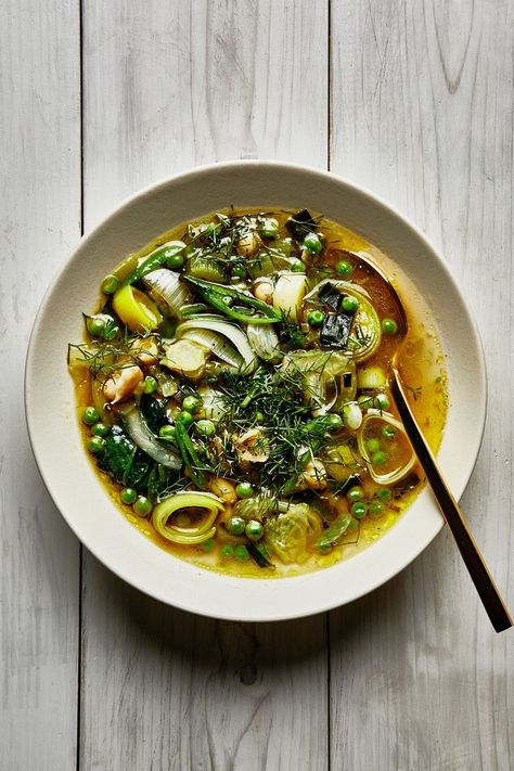 This Minestrone Recipe Is Here to Justify Your Spring Farmers' Market Splurge - Bon Appétit Green Minestrone, Spring Minestrone, Brothy Beans, English Peas, Sugar Snap Peas, Spinach Recipes, Minestrone, Spring Recipes, Leeks