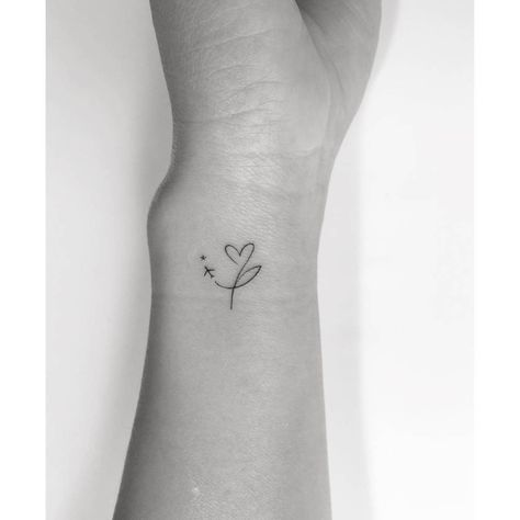 Tiny Women Tattoos, Heart Flower Tattoo, Heart Tattoo Wrist, Tiny Woman, Small Heart Tattoos, Minimalist Line Art, Heart Flower, Nature Flowers, Little Tattoos