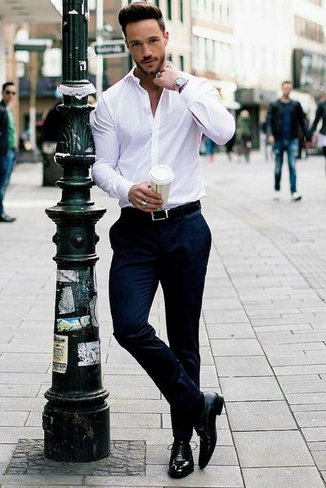 Outfit elegante para hombres Nice Casual Outfits For Men, Men's Business Outfits, White Jeans Men, Best Casual Outfits, Vintage Hipster, Hipster Man, Mens Fashion Smart, Mens Fashion Blog, Cool Summer Outfits