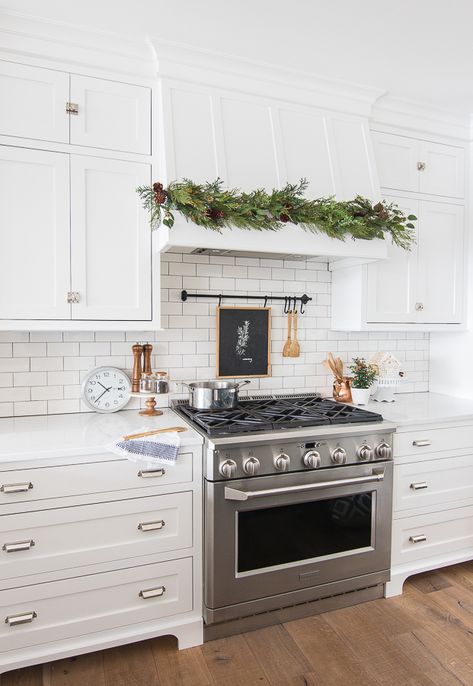 Faux Garland, Kitchen Vent Hood, Kitchen Beautiful, Kitchen Vent, Christmas Kitchen Decor, Diy Kitchen Decor, White Kitchen Design, Farmhouse Style Kitchen, Modern Farmhouse Kitchens