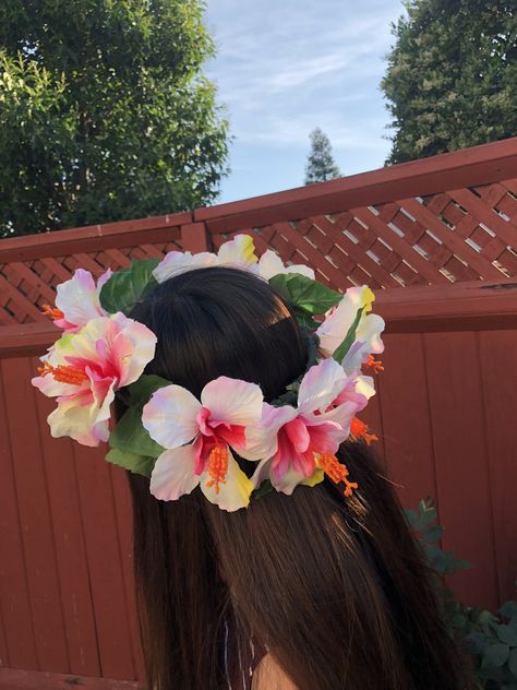 Hawaiian Flower Crown, Tropical Birthday Party, Luau Birthday Party, Hawaiian Birthday Party, Moana Birthday Party, Hawaiian Birthday, Fiesta Tropical, Pool Party Decorations, Hawaii Party