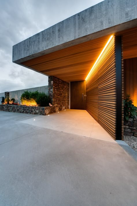 Okura House | Bossley Architects | Archinect Modern Entrance, Entrance Design, Front Door Design, Design Exterior, Architecture Exterior, Facade Design, Modern Exterior, House Entrance, Residential Architecture