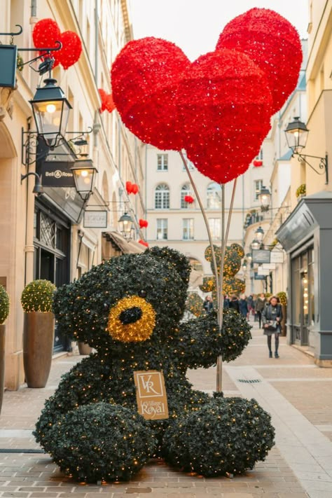 Hotel Christmas Decorations, Valentine's Aesthetic, Paris Christmas, Christmas Things To Do, Diy Valentine's Day Decorations, Beautiful Paris, Things To Do In Paris, Diy Valentines Decorations, Fall Wedding Guest