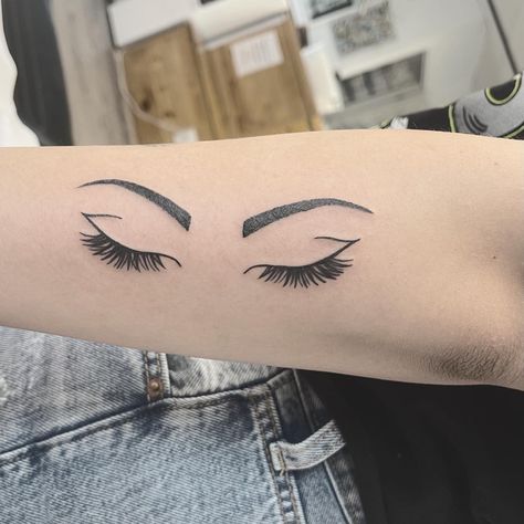 Eyes shut Eyelash Tattoo Arm, Eyelash Tattoo Ideas, Eye Lash Tattoo, Girly Tattoos, Deathly Hallows Tattoo, Beautiful Tattoos, Tattoos And Piercings, I Tattoo, Triangle Tattoo