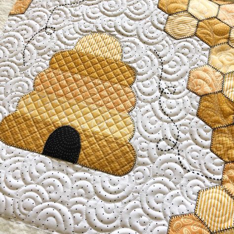 Bumble Bee Quilt, Honeycomb Quilt, Bee Quilts, Bee Quilt, Bee Nursery, Modern Quilting Designs, English Paper Piecing Quilts, Quilt Modernen, Quilt Square Patterns