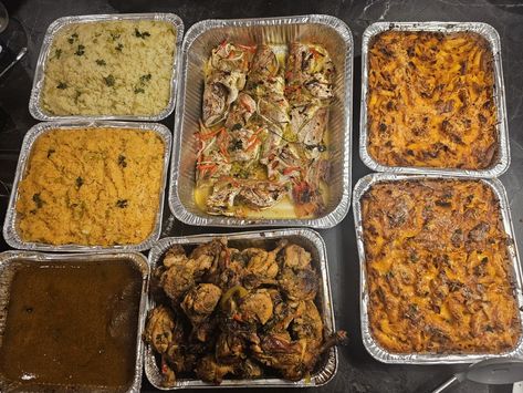 Party Menu Ideas Buffet, Haitian Party, Dinner Buffet Ideas, Birthday Dinner Menu, Party Food Menu, Bbq Party Food, Food Display Table, Graduation Food, Food Set Up