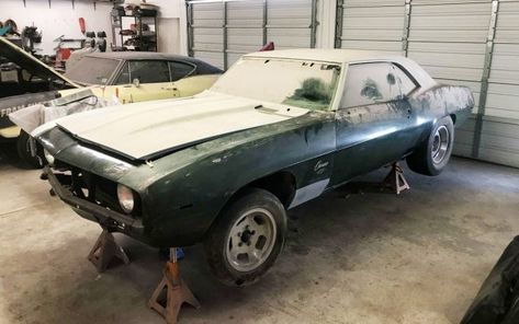 1969 Yenko 427 Camaro Discovered! #MuscleCars, #Stories #Chervrolet - https://barnfinds.com/1969-yenko-427-camaro-discovered/ 1969 Yenko Camaro, Yenko Camaro, Barn Find Cars, Car Bar, Car Barn, Car Up, Old Muscle Cars, Barn Garage, Barn Finds