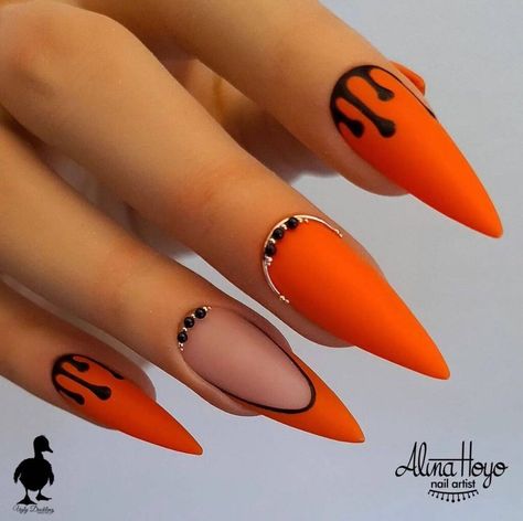 21 Elegant Orange Nails - Kiwi & Plums Scary Nails, Orange Nail Art, Unique Manicure, Crazy Nail Designs, Orange Nail Designs, Nails Creative, Nail Quotes, Cute Halloween Nails, Ugly Duckling