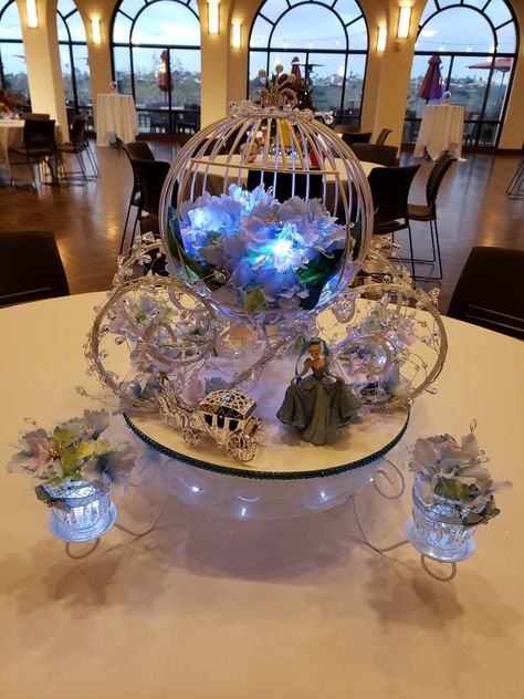 Cinderella Theme Quinceanera Decorations, Cinderella Table Centerpiece, Cinderella Quince Centerpieces, Cinderella Quinceanera Themes Centerpieces, Cinderella Xv Theme, Cinderella Centerpiece Ideas Quince, Light Blue Centerpieces Quinceanera, Cinderella Theme Quince, Sleeping Beauty Party Decorations