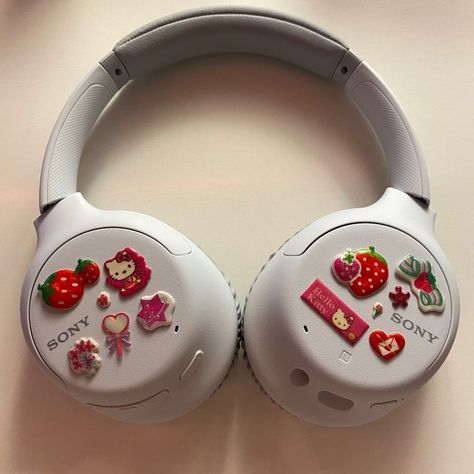 Sticker Decorated Headphones, Hello Kitty Headphones Icon, Sony Headphones Aesthetic Stickers, Headphones Aesthetic Sticker, Sony Headphones Stickers, Hello Kitty Wearing Headphones, Cute Headphones Aesthetic, Headphones Customized, Stickers On Headphones