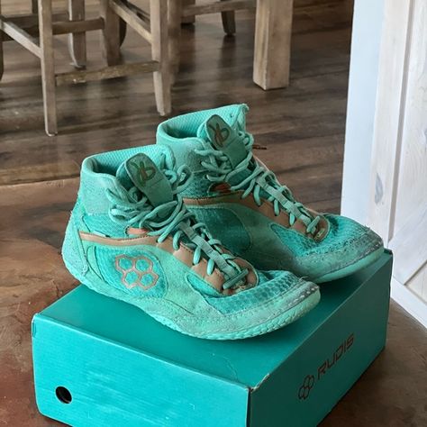 Lady Liberty Wrestling Shoes Sz: 10.5 Wrestling Quotes, Tackle Football, Sports Attire, Wrestling Gear, Wrestling Shoes, Lady Liberty, Swag Shoes, Hell Yeah, Girls Bags