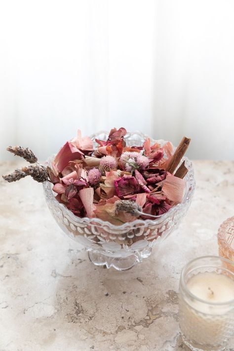 Potpourri Gives New Life to Old Flowers Potpourri Aesthetic, Popourie Decor, Dried Flower Potpourri, Potpourri Display, Rose Potpourri, How To Make Potpourri, Potpourri Decoration, Dried Potpourri, Japanese Inspired Home