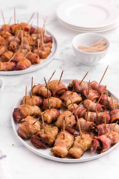 Devils On Horseback, Bacon Wrapped Appetizers, Tater Tot Recipes, Sweet Appetizer, Hot Appetizers, Wrapped In Bacon, Superbowl Party Food, On Horseback, Gluten Free Recipes Easy