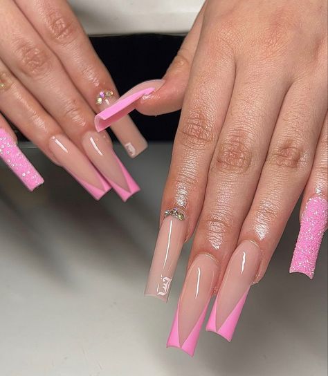 Hot Pink V French Tip Nails, Hot Pink Birthday Nails, Baby Pink French Tip Nails, Barbie Acrylic Nails, Barbie Themed Nails, Bratz Nails, Grad Nails, Nail Inspired, Acrylic Nail Set