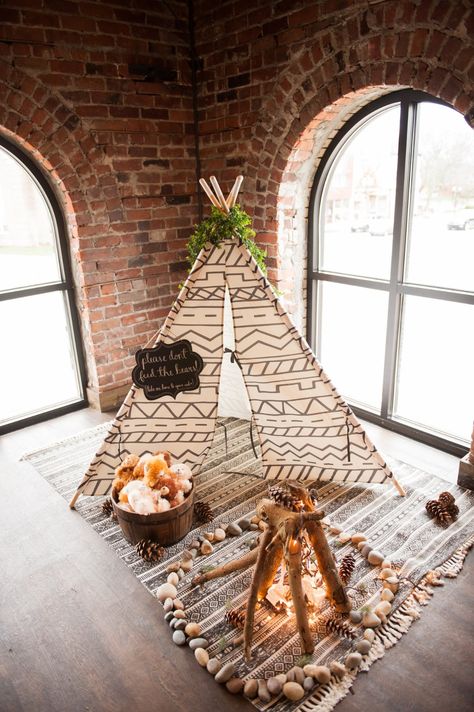 Outdoor Bridal Showers, Wedding Shower Themes, Camping Shower, Jungle Party, Camping Theme, Bridal Shower Theme, Party Girls, Bridal Shower Decorations, Hanging Chair