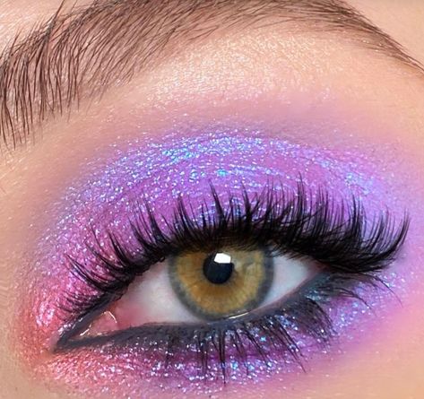 Huetopian Dream, Iridescent Eyeshadow, Eye Makeup Purple, Makeup Purple, Vampire Bride, Makeup Colorful, Purple Eye Makeup, Purple Makeup, Eye Makeup Designs