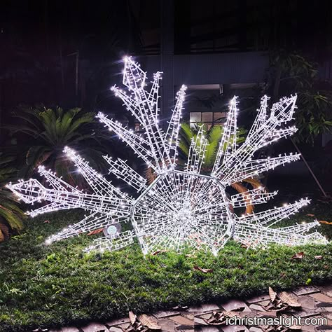 Christmas outdoor large light snowflake | iChristmasLight Large Snowflake Lights, Snowflake Outdoor Christmas Decor, Large Outdoor Christmas Tree, Diy Large Snowflakes, Diy Outdoor Snowflakes, Outdoor Snowflake Lights, Outdoor Light Decorations, Large Outdoor Christmas Decorations, Commercial Christmas Lights