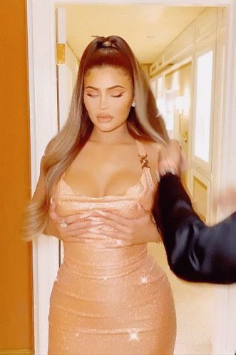 Kylie Jenner GIF - Kylie Jenner Kyliejenner - Discover & Share GIFs Kylie Jenner Gif, Ladies Video, Kylie Jenner Photos, Kyle Jenner, Kylie J, Business Woman Successful, Jenner Sisters, Kylie Jenner Outfits, Jenner Outfits