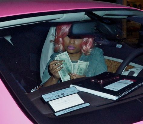 Money Meme, 2010s Aesthetic, Nicki Minaj Barbie, Nicki Minaj Photos, Aesthetic 2000s, Nicki Minaj Pictures, Counting Money, Mo Money, Young Money