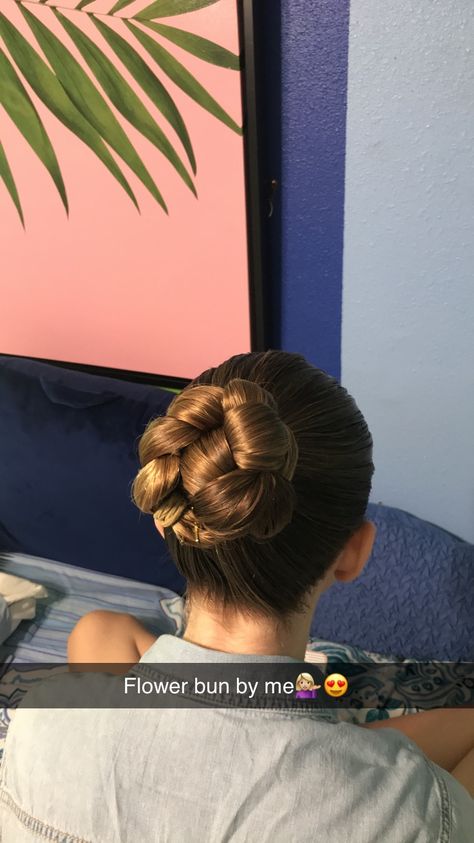 Cute Dance Hairstyles Ballet, Classic Ballet Bun, Bun Hairstyles Dance, Ballet Bun With Bangs, Ballet Hairstyles For Short Hair, Ballet Hairstyles Dancers, Ballet Bun Ideas, Dance Bun Hairstyles, Dance Class Hairstyles