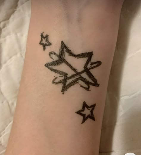 Arm Drawings Skin, Hand Art Ideas Sharpie, Drawing On Arms Ideas, Cool Things To Doodle On Your Hand, Hand Tattoos Marker, Tattoo Ideas With Sharpie, Pen Art On Hand Easy, Random Things To Draw On Your Hand, Drawing On Skin Aesthetic