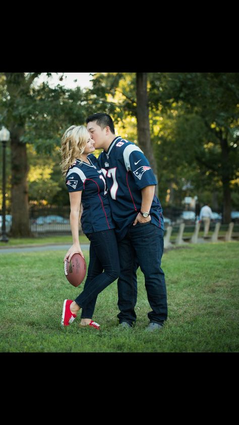 Nfl Engagement Photos, Football Themed Engagement Photos, Football Engagement Photos, Sports Engagement Photos, Football Engagement Pictures, Football Wedding Ideas, Picture Football, Football Wedding Theme, Football Wedding