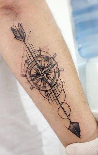 Compass Tattoos: Main Themes, Tattoo Styles & Ideas True North Tattoo, North Tattoo, Compass Tattoo Ideas, Compas Tattoo, Traditional Compass Tattoo, Mens Arrow Tattoo, Arrow Compass Tattoo, Sagittarius Tattoo Designs, Yin Yang Tattoo