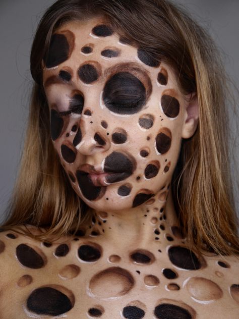 #halloweenmakeup #trypophobia #makeup #sfx #illusion #halloween #inspiration #horror Trypophobia Art, Trypophobia Hand, Illusion Makeup, Trypophobia Skin, Scary Special Effects Makeup Horror, Sfx Makeup Looks, Gore Makeup, Spfx Makeup, Horror Make-up