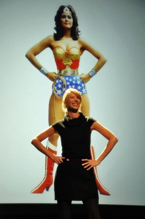 c Amy Cuddy, Powerful Pose, Power Pose, Body Chemistry, Feel Powerful, Increase Testosterone, Hands On Hips, Ted Talk, Empowering Women