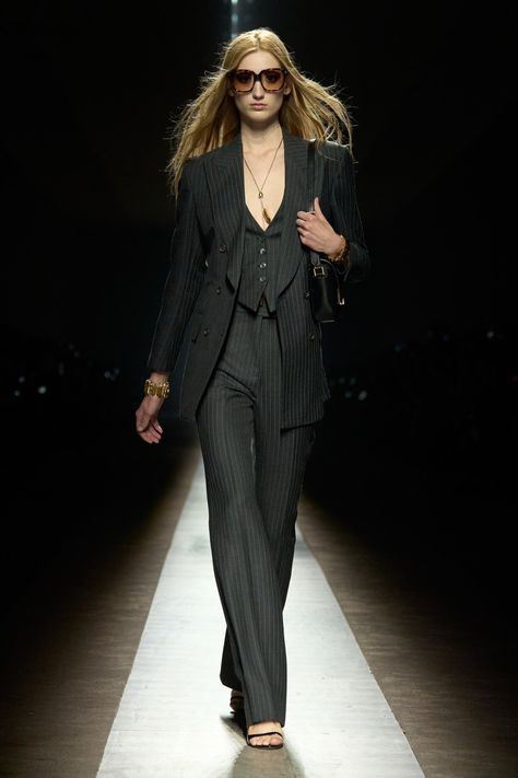 Tom Ford Fall 2024 Ready-to-Wear Collection 2024 Clothes, Tom Ford Clothing, Tom Ford Suit, Corporate Fashion, Campaign Fashion, Preppy Outfit, Runway Collection, Winter Outfits Women, Winter 2024