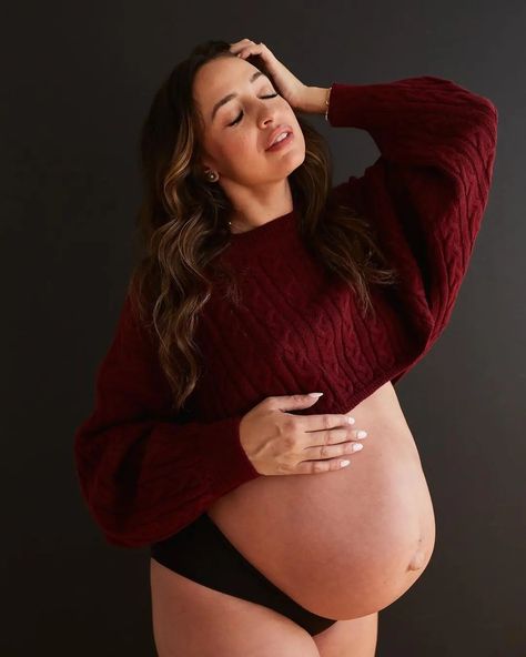 Maternity shoot. Maternity photography. Photoshoot inspo. Flawless. Glowing. Pregnant unicorn. Model. This is motherhood. Healthy pregnancy. Latina maternity. #9months 9 Months Pregnant, Photoshoot Inspo, Maternity Shoot, Family Maternity, Healthy Pregnancy, Pregnancy Shoot, Maternity Photography, White Shirt, Crop Tops