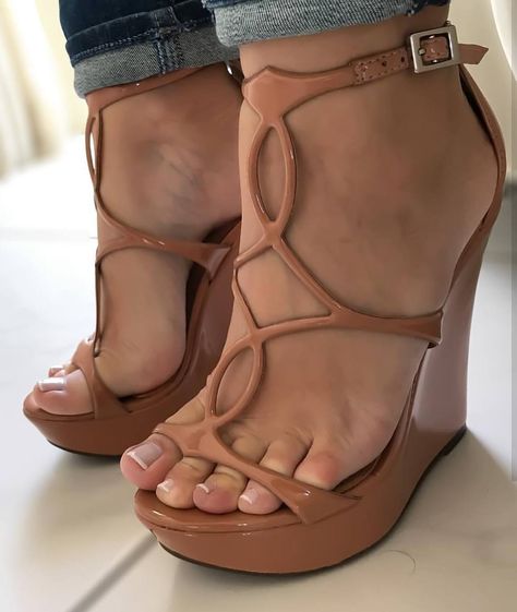 @meupezinho34 #feetporn #feetfetish #shoesporn #highheels #feetjob #sexyfeet #feetporn #sexywoma #shoes #solesfetish #highheelshoes #shoesjob #passionfeet #shoeslove18 Bobbies Shoes, Sandals With Platform, Tan Wedge Sandals, Prom Heels, Hot Heels, Strap Wedge, Prom Shoes, Leather Wedge Sandals, T Strap