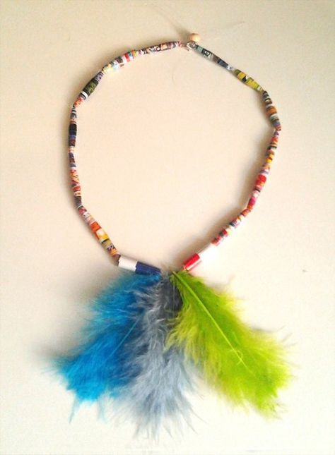 indian-paper-beaded-necklace-craft-for-kids_6xb Wild West Crafts, Elementary School Craft, Paper Beads Necklace, Wilde Westen, Native American Necklace, Adornos Halloween, Native American Crafts, Nativity Crafts, Indian Crafts