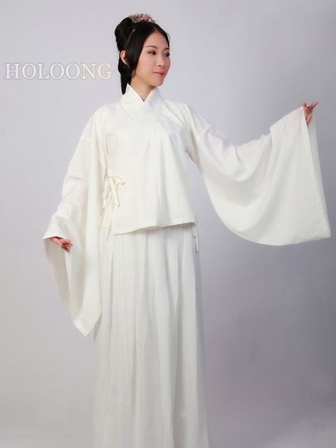 Wizarding Fashion, Hanfu Clothing, Winter Pajamas Women, Hanfu Traditional, Chinese Pattern, Bohemian Kimono, Chinese People, Winter Pajamas, Yin And Yang