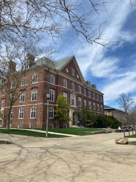 University Of Illinois Urbana Champaign Aesthetic, Urbana Champaign Illinois, Uiuc Campus, Self Care Outfit, University Of Illinois Urbana Champaign, Healing Girl Era, Girl Self Care, Baddie Lifestyle, Campus Aesthetic