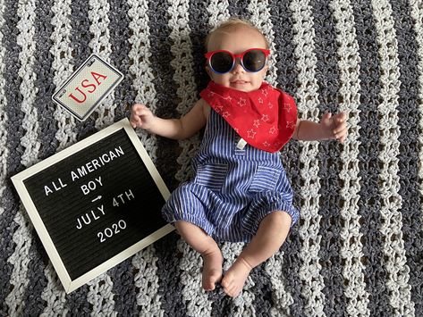 Family Fourth Of July Pictures, 1st 4th Of July Baby Boy Pictures, July Monthly Baby Pictures, Fourth Of July Baby Photoshoot, First Fourth Of July Pictures, Summer Milestone Picture Ideas Boy, Fourth Of July Baby Pictures, 4th Of July Letterboard Baby, July Baby Photoshoot