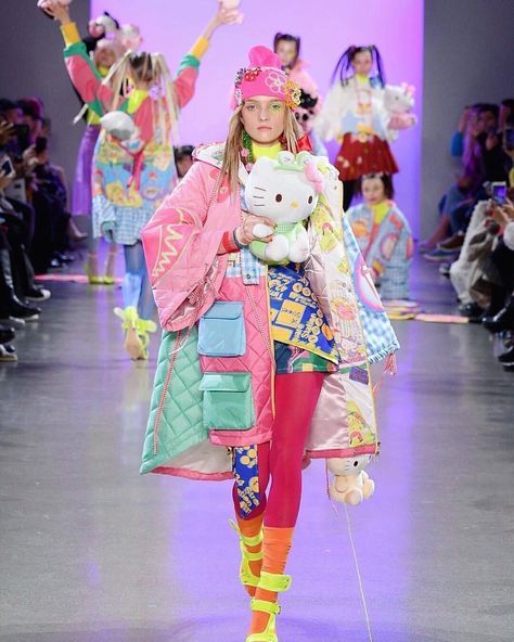 Hello Kitty on Instagram: “#tbt to the incredible @leafxiastudio catwalk featuring Hello Kitty at New York Fashion Week ✨🌸🍦🎀🇺🇸✨ #hellokitty #leafxia #nyfw…” Camp Fashion, Edgy Dress, Women Fashion Edgy, Ny Fashion, Harajuku Fashion, Kawaii Fashion, Alternative Fashion, Colorful Fashion, Cute Fashion