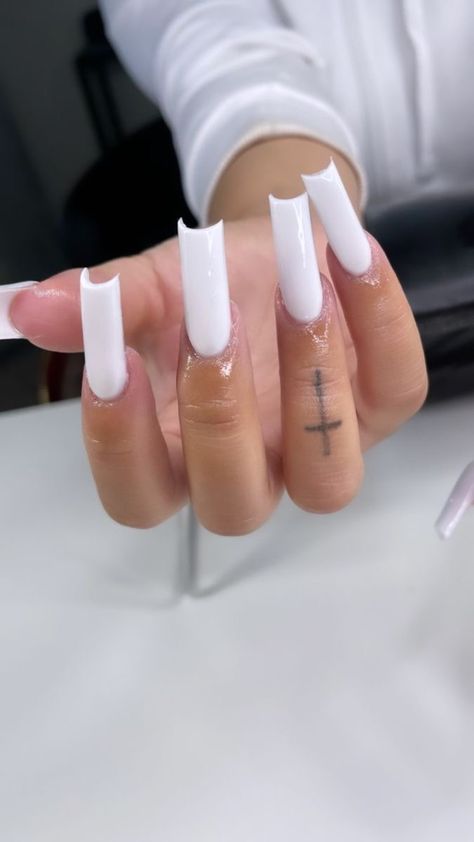 All White Long Acrylic Nails, Long Acrylic Nail Designs White, White Long Square Nails, Klaws Nails Acrylic, White Square Acrylic Nails, Long White Acrylic Nails, White Square Nails, Aries Tattoos, Rich Rich