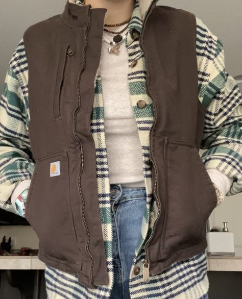 Carhart Vest Girl Outfit, Carhartt Vest Outfits, Jacket Vest Outfits, Carhartt Vest Outfit Woman, Carhartt Vest Outfit, Vest Outfit Women, Ranch Wife, 2023 Clothes, 2024 Fits