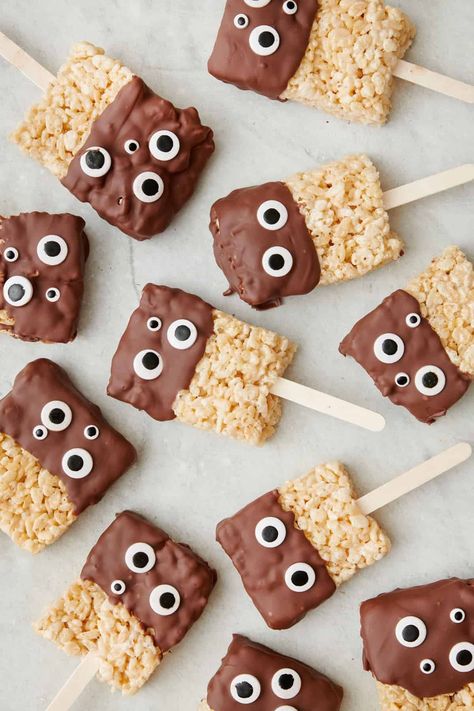 Halloween Snacks Rice Krispies, Homemade Halloween Rice Crispy Treats, Rice Crispy Monsters, Halloween Crispy Treats, Monster Rice Crispy Treats, Ricecrispytreats Halloween, Ghost Rice Krispie Treats, Dye Free Halloween Treats, Rice Crispy Halloween Treats