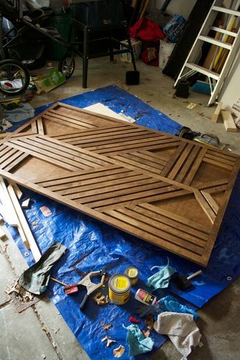 DIY Geometric Wood Feature Wall with Floating Bench. Headboard? Recycled Wood Projects, Wood Feature Wall, Furniture Art, Into The Woods, Wooden Furniture, Recycled Wood, Decor Furniture, Design Case, Diy Wall