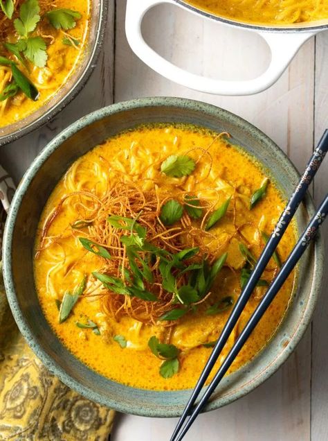 Thai Yellow Curry Noodle Soup, Khao Soi Recipe, Thai Coconut Curry Soup, Thai Noodle Soups, Soup Video, Authentic Thai Food, Khao Soi, Coconut Curry Soup, 30 Challenge