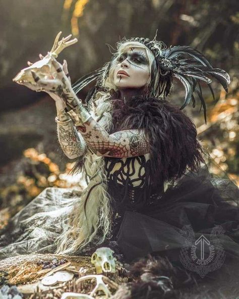 Nordic Sisterhood, Nordic Witch, Witch Photo Shoot, Folk Witch, Forest Witch Aesthetic, Viking Witch, Blessed Yule, Occult Tarot, Fantasy Ball