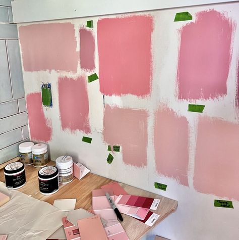 Coral Bathroom - How to Find Right Coral Paint - South House Designs Comical Coral Sherwin Williams, Coral Pink Bathroom, Bathroom Paint Color, Coral Bathroom Decor, Coral Paint Colors, Coral Paint, Light Coral Color, Coral Bathroom, Coral Interior