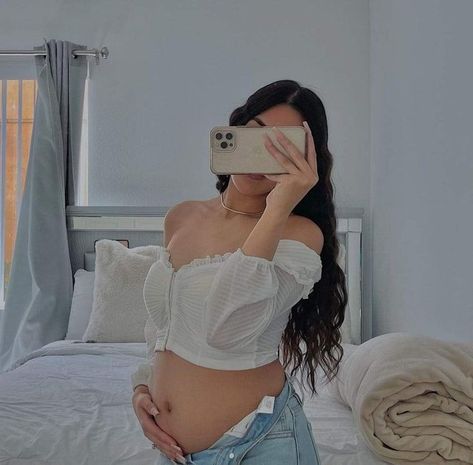 Rachel James aesthetic | lascivia, lujuria y deseo. James Aesthetic, Cute Pregnancy Pictures, Rachel James, Belly Photos, Maternity Photoshoot Outfits, Pretty Pregnant, Cute Maternity Outfits, Stylish Maternity Outfits, Casual Maternity