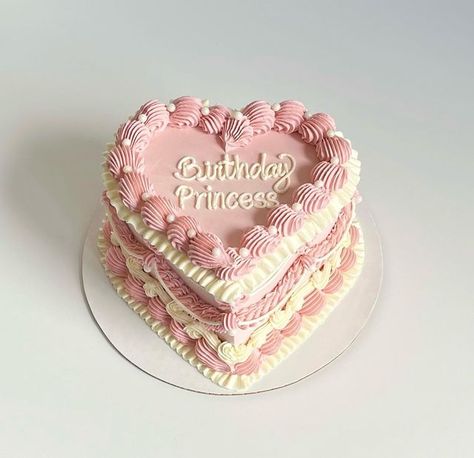 Pinterest Heart Cake, Hart Cake Design, Light Pink Heart Cake, Heart Cake Designs Birthday, Heart Pink Cake, Light Pink Birthday Cake, Heart Cakes Birthday, Heart Bday Cake, Trending Birthday Cakes