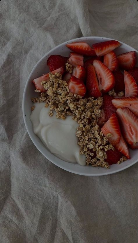 Healthy Food Inspiration, Healthy Food Dishes, Healthy Food Motivation, Healthy Lifestyle Food, Think Food, Food Obsession, Healthy Snacks Recipes, Pretty Food, Sweet Snacks